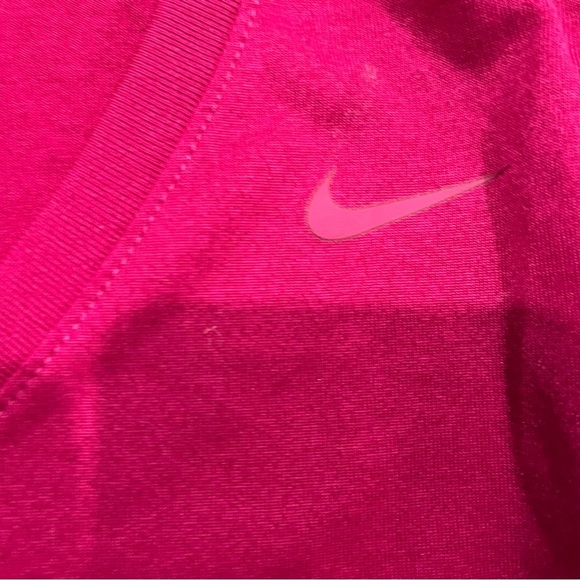{preloved} Women’s Dark Pink V-Neck DriFit Short Sleeved Top - Picture 4 of 7